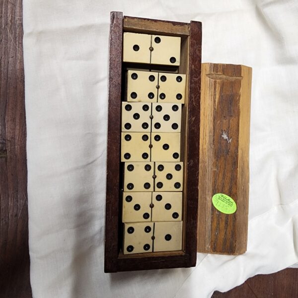 Domino Set - Image 4